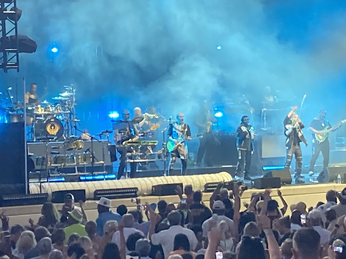 MatthewSocey's tweet image. Growing up in Flint in the 70s, it seemed like every jukebox in every bar/restaurant/arcade/etc. had 45s from @EarthWindFire. Tonight, I finally got to experience them live @EverwiseAmpWRSP. A fun evening of great music and friends + the shower when I got home was great!