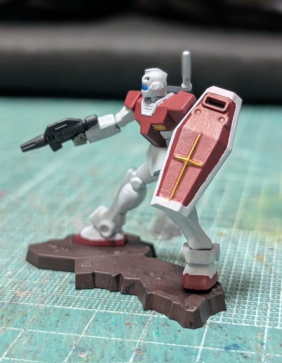 kj2nd1's tweet image. #チョコサプガンダム
#ガンプラ好きと繋がりたい 
ジムをリアルタイプ風に塗装。
食玩とは思えないくらい塗装派に優しい
パーツ分割。