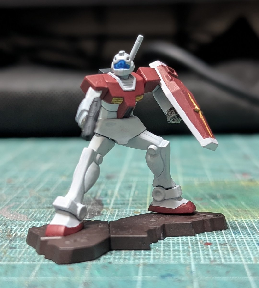 kj2nd1's tweet image. #チョコサプガンダム
#ガンプラ好きと繋がりたい 
ジムをリアルタイプ風に塗装。
食玩とは思えないくらい塗装派に優しい
パーツ分割。
