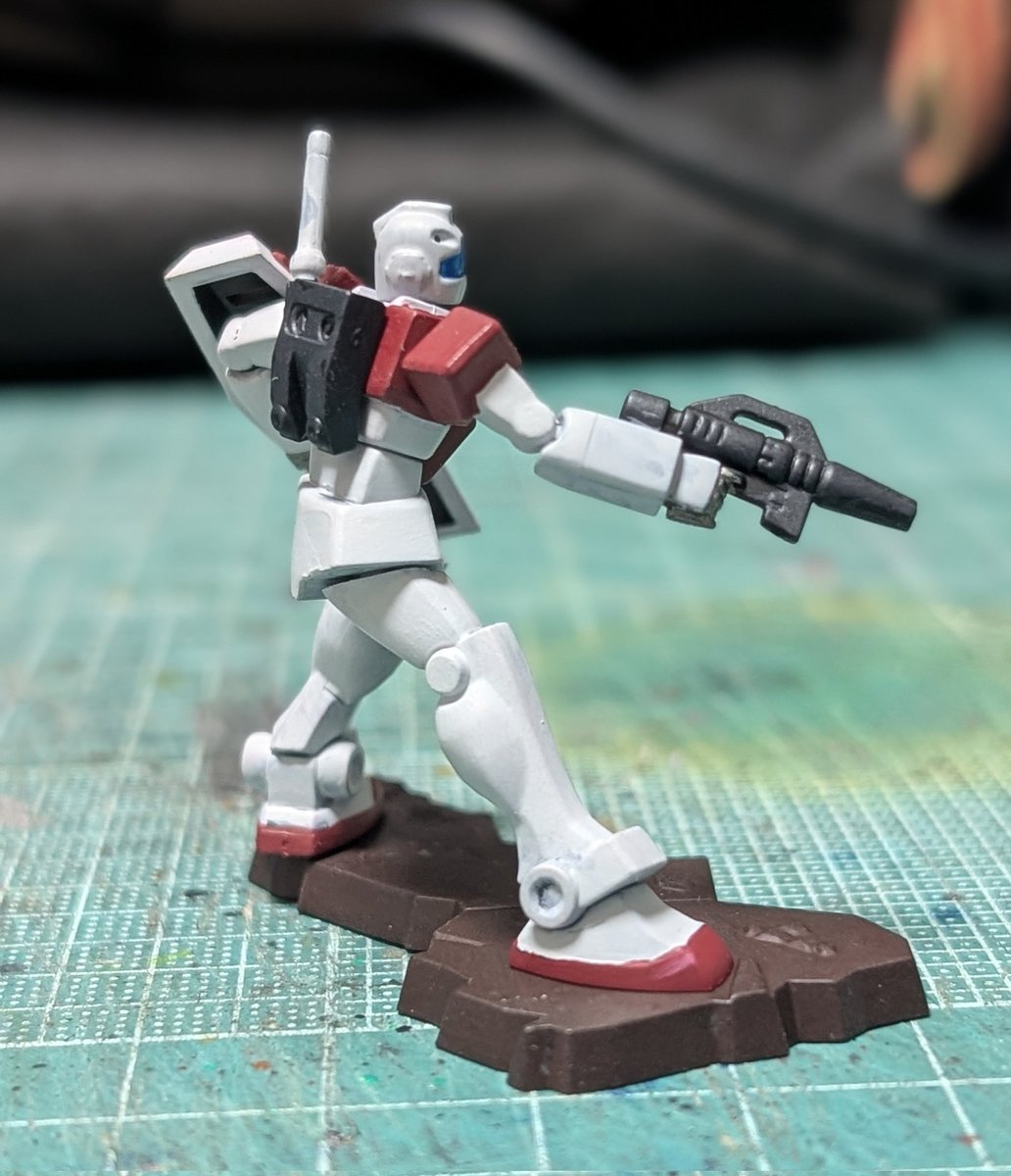 kj2nd1's tweet image. #チョコサプガンダム
#ガンプラ好きと繋がりたい 
ジムをリアルタイプ風に塗装。
食玩とは思えないくらい塗装派に優しい
パーツ分割。
