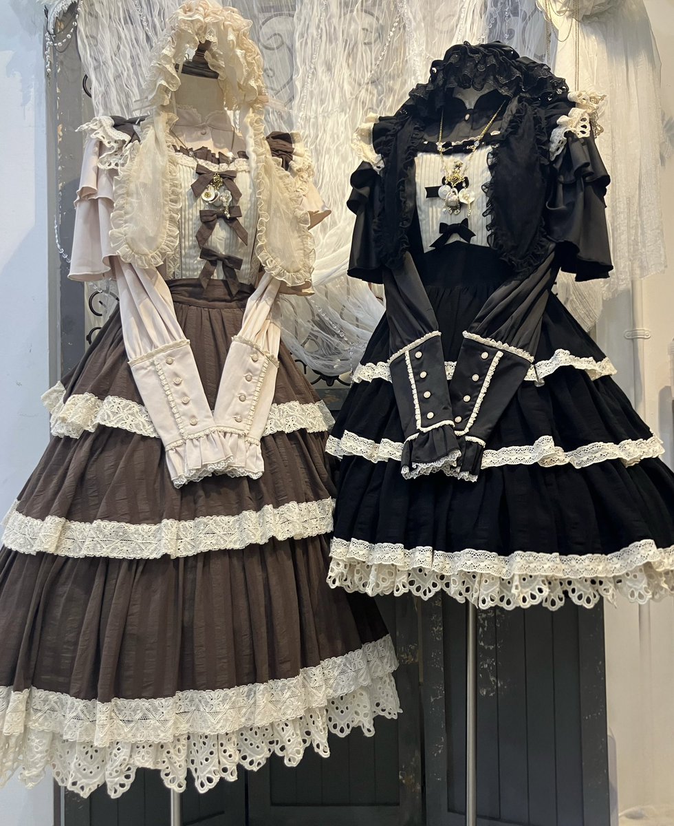 HoshibakoWorks1's tweet image. \\8/17まで//
🧸𝕊𝕌𝕄𝕄𝔼ℝ 𝕊𝔸𝕃𝔼開催中🧸
対象商品が10%OFFでお買い物できちゃうチャンス🛍️
セール対象おすすめシリーズ
【キャラメルカヌレ】
やさしいベージュとたっぷりフリル、連なるリボンが𝓬𝓾𝓽𝓮なシリーズ🍫
#グランバ にお越しの皆様も是非 #星箱原宿店 にお立ち寄りください👒