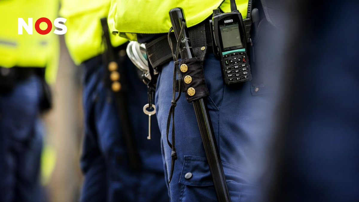NOS Radio 1 Journaal (@nosradio1) on Twitter photo Goedemorgen,
De NS wil toestemming van het ministerie van Justitie en Veiligheid voor een proef met een wapenstok voor de eigen boa's. Eerder was de NS nooit zo enthousiast over een wapenstok voor het personeel.
💬NPO Luister-app r1jn@nos.nl
📻nporadio1.nl/live Goedemorgen,
De NS wil toestemming van het ministerie van Justitie en Veiligheid voor een proef met een wapenstok voor de eigen boa's. Eerder was de NS nooit zo enthousiast over een wapenstok voor het personeel.
💬NPO Luister-app r1jn@nos.nl
📻nporadio1.nl/live