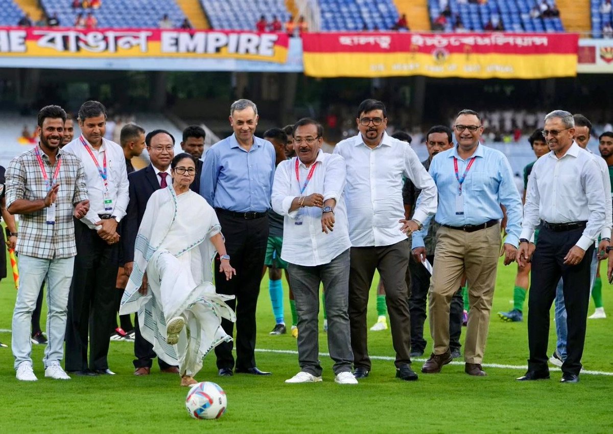 easterncomd's tweet image. #ইন্ডিয়ানঅয়েল ডুরান্ডকাপ-এর ১৩৪তম সংস্করণের সূচনা ২৩ জুলাই ২০২৫ এক রোমাঞ্চকর ম্যাচের মাধ্যমে হয়, যেখানে ইমামী ইস্ট বেঙ্গল এফসি এবং সাউথ ইউনাইটেড এফসি মুখোমুখি হয়। এই ম্যাচটি #কলকাতাস্থিত #বিবেকানন্দ যুবভারতী ক্রীড়াঙ্গন (সল্ট লেক স্টেডিয়াম)-এ অনুষ্ঠিত হয়।
এই বিশেষ উপলক্ষে…
