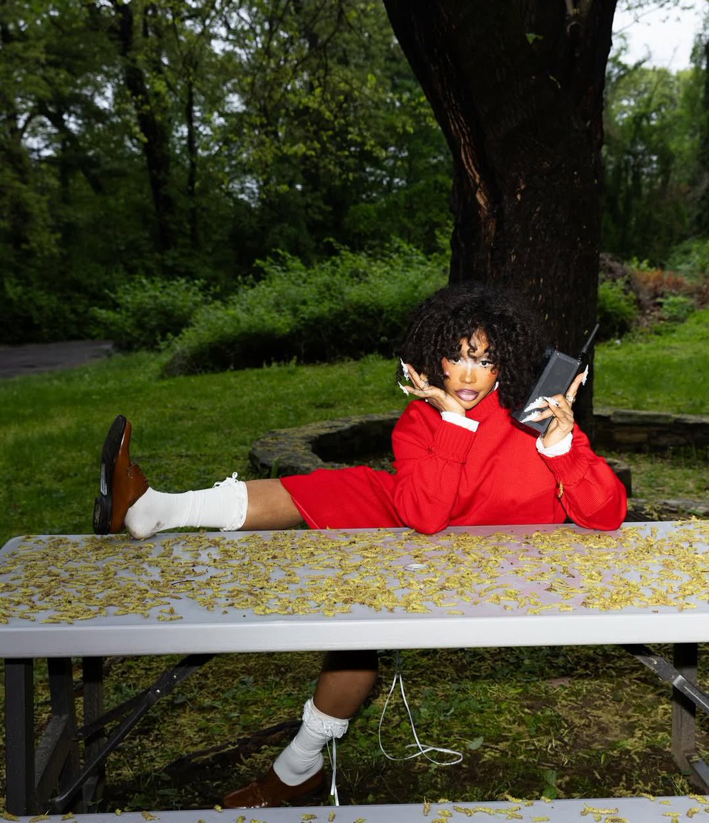 CtrlFactor's tweet image. SZA is currently in the studio 🎙️
