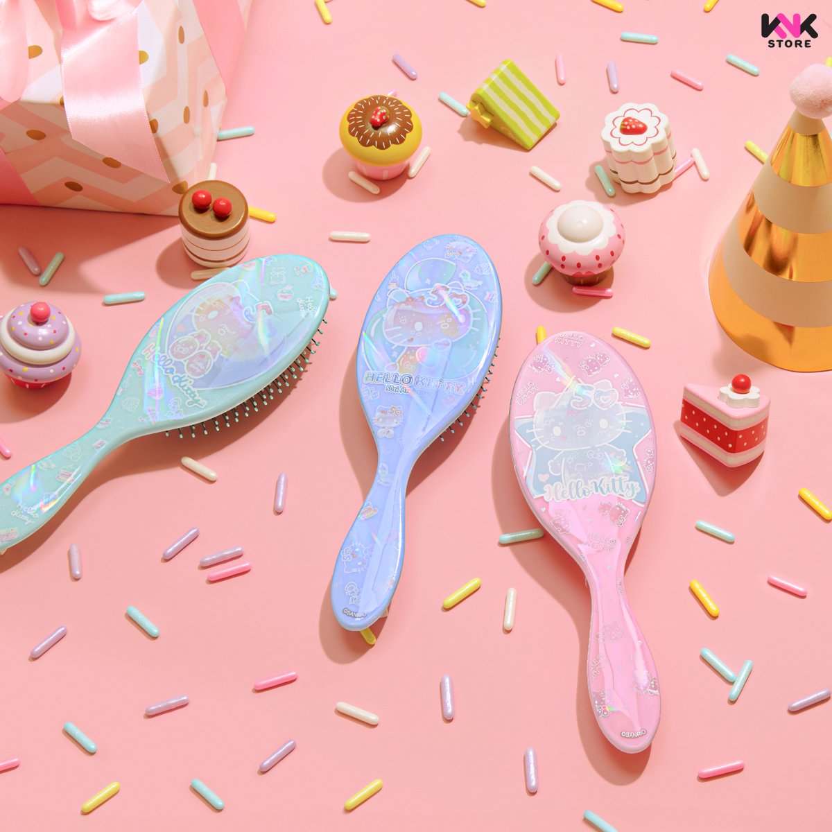 knkstore_th's tweet image. 💘Wet Brush x Sanrio 💘
จะหวีผมทั้งทีก็ต้องน่ารักให้สุด!!
#Wetbrush #WetbrushThailand #KNKSTORE #sanrio
