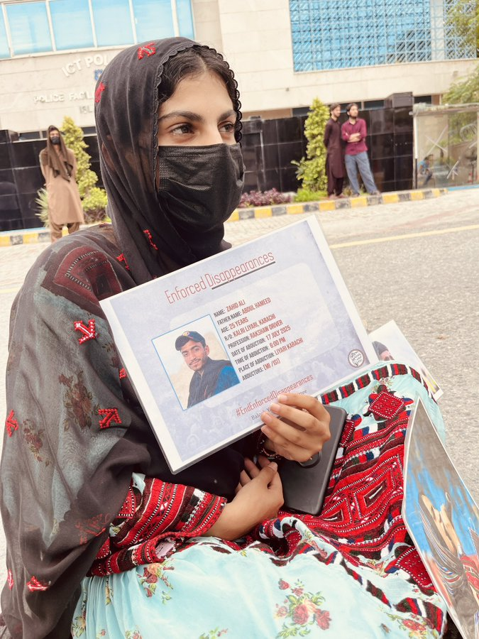aarzu3570's tweet image. illegal detention of Zahid Baloch is violation of human rights . we demand just not for his release but we also demand for safeguard of human rights in pakistan . #ReleaseZahidBaloch #SaveBalochStudents