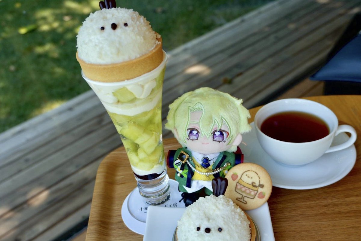 mochi__paradise's tweet image. お誕生日おめでとう〜！☀️
メンカラの黄緑いっぱいの中でお祝い🥂
 #巴日和誕生祭2025 
 #いつぬいが見られるタグ