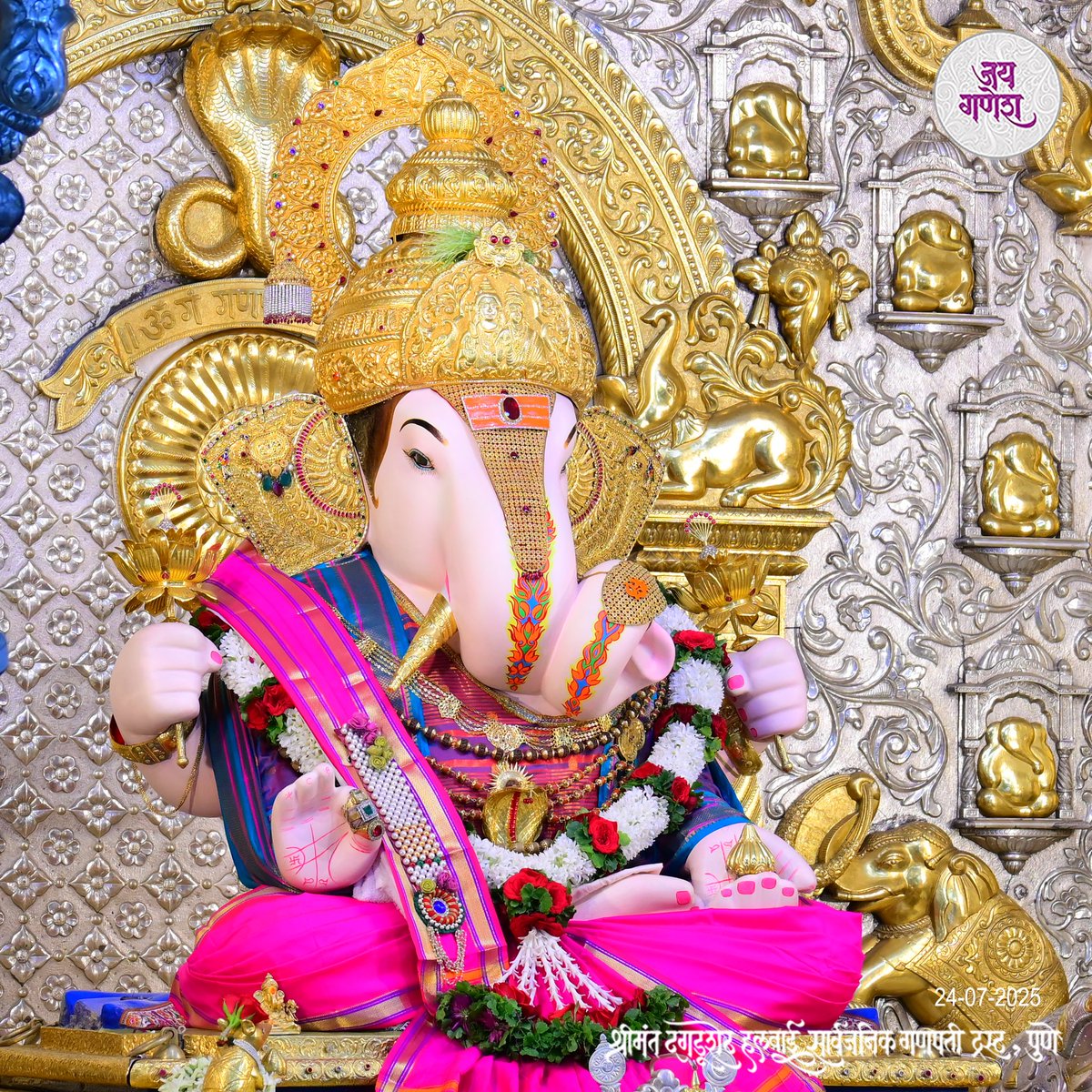 DagdushethG's tweet image. गुरु ब्रह्मा, गुरु विष्णू, गुरु देवो महेश्वरः
गुरु साक्षात् परब्रह्म तस्मै श्री गुरुवे नम:
dagdushethganpati.com
#shrimant #dagdushethhalwaiganpati
#shrimantmoraya
#shrimantdagdusheth
#dagdusheth #dagdushethganpati #pune #punekar #suvarnyug #maharashtra #mumbai #devotional