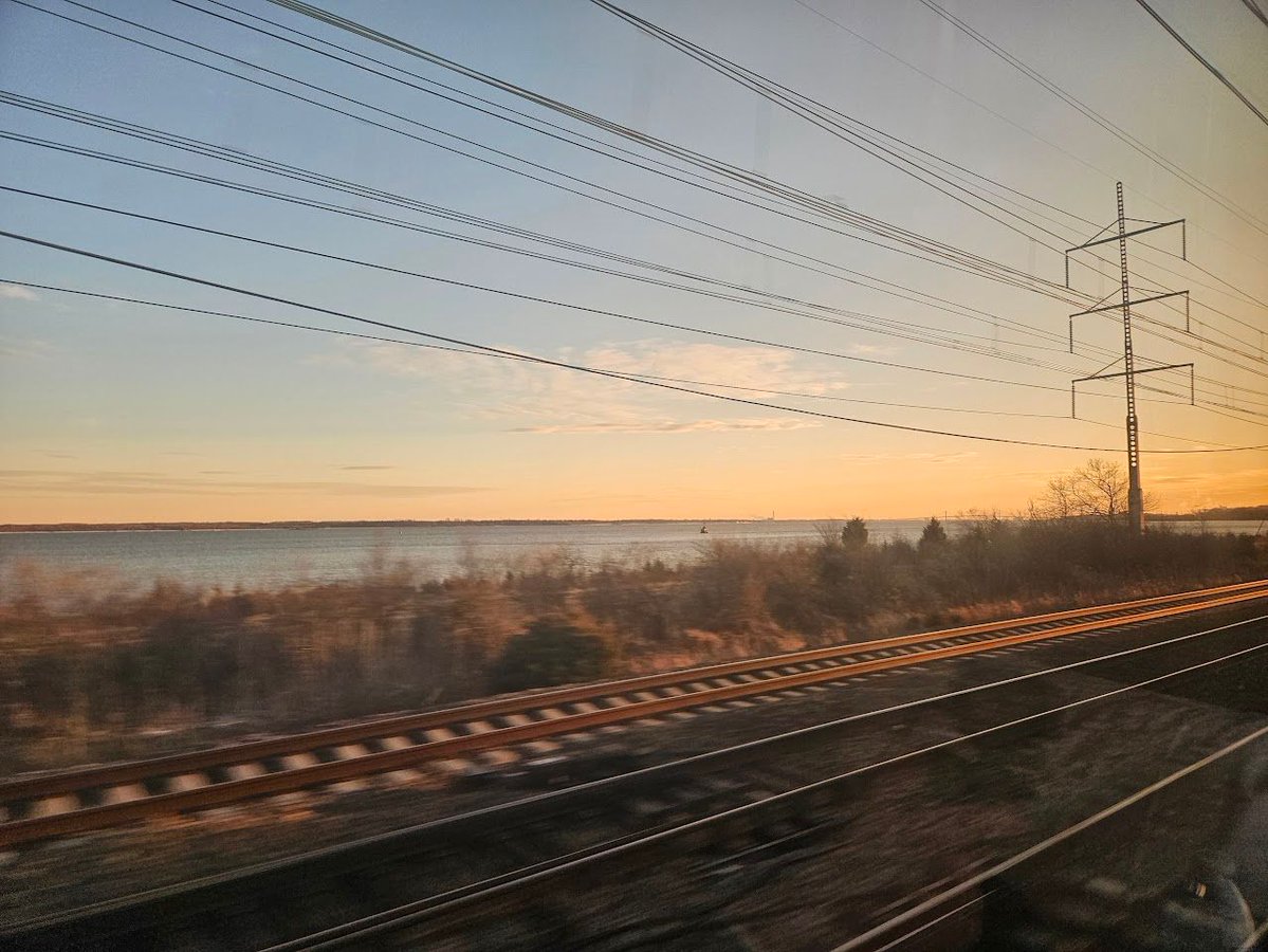 superalbs's tweet image. One of the many sights on this sunlit evening is the old Amtrak Turboliner, a gas turbine powered unit, painted in a very smart and modern livery. Sadly, after withdrawal in 2003, the trains never properly re-entered service... ☹️