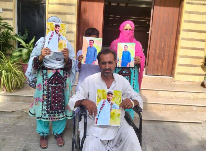aarzu3570's tweet image. illegal detention of Zahid Baloch is violation of human rights . we demand just not for his release but we also demand for safeguard of human rights in pakistan . #ReleaseZahidBaloch #SaveBalochStudents