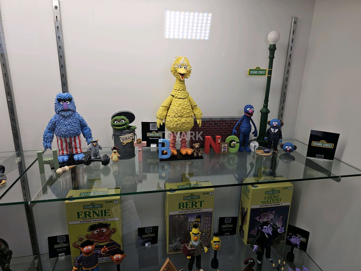 SDCC 2025 – NECA DC Animated, Superman, Sesame Street toyark.com/2025/07/24/sdc… #toyark #actionfigures