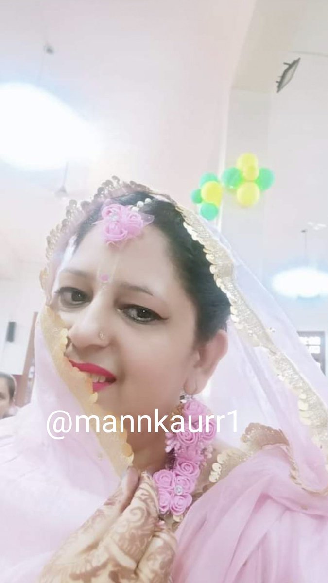 mannkaurr1's tweet image. तुम्हें ढूंढा नहीं जा सका
तुम मिले भी नहीं
तुम छुपे नहीं थे कहीं भी
पर तुम कभी दिखे भी नहीं
क्या तुम सच में हो कहीं
