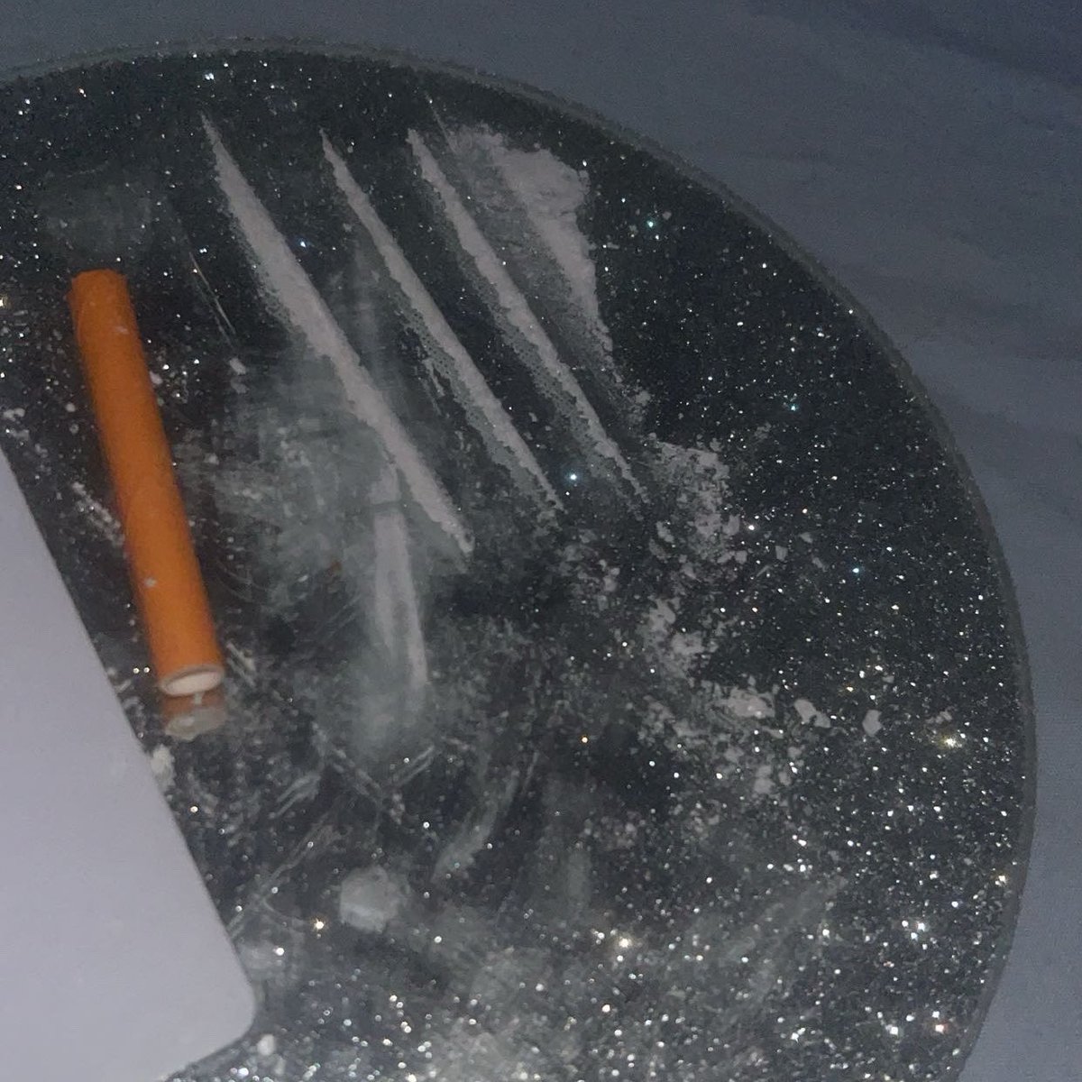 Anesabanana's tweet image. I got home :p
Found a new dealer (YAY ASF)
Took his jacket (might give back next week)
Got free drugs (yay)
now I’m gonna try sleep.
Goodnight &lt;3