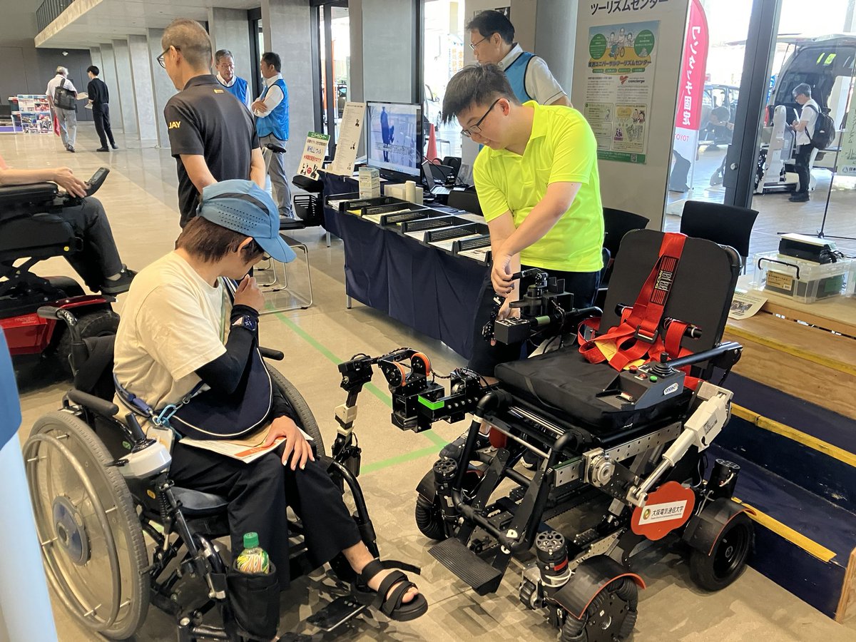 jerolabo's tweet photo. 今日はひょうご介護ロボット展示会@姫路でデモ。 https://t.co/uMCSr00ukW