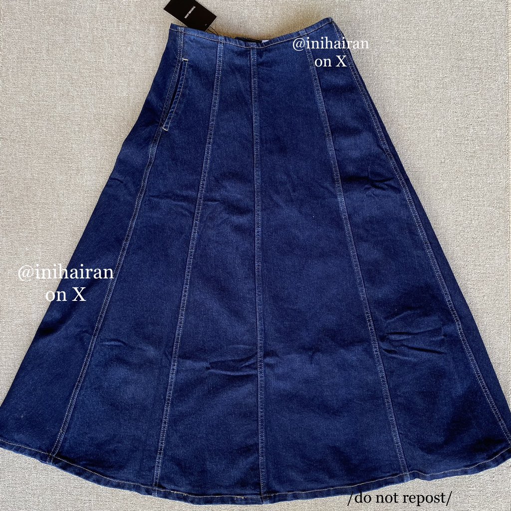 — THENBLANK

🍒 s.shopee.co.id/4ApCuoWmZy

salah satu wishlist aku CAKEP BANGET. GA AKAN NYESEL beli ini karena dari segi bahan dan cuttingannya bener2 bagus bgt! 

modelny A line, size juga lengkap dan ini petite friendly👌🏻 pinggangnya ga ada karet jadi sesuaikan sama size chart