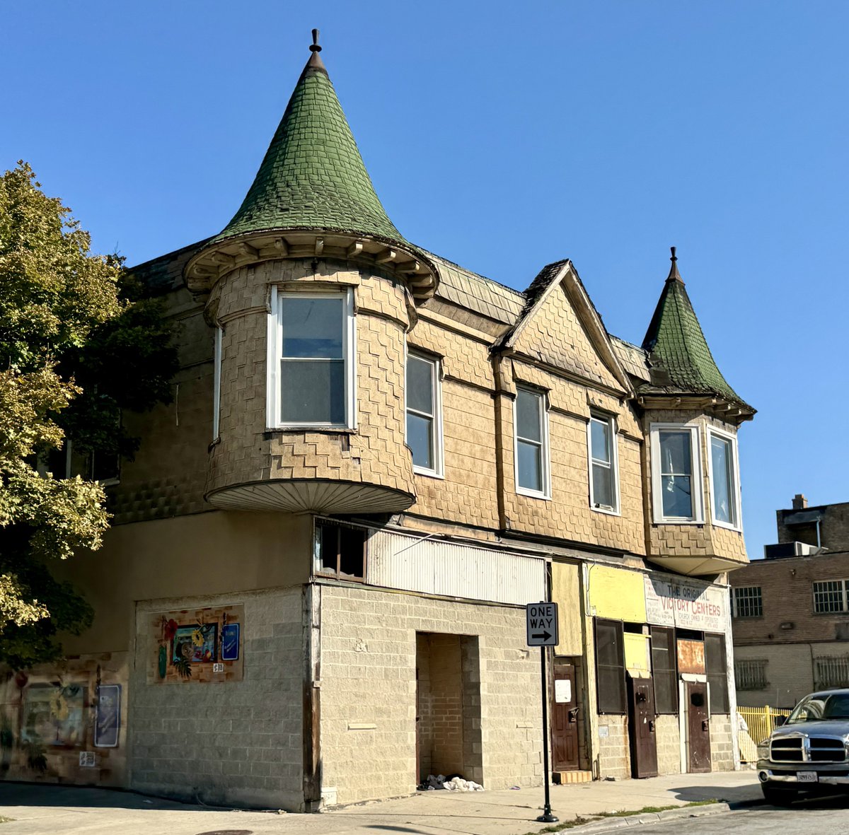 ChickenJoeSTL's tweet image. Photos from my archives
Mounds Illinois, 2021
Lafayette Square, St Louis, 2022;
Bevo, St Louis, 2023;
Englewood, Chicago, 2024