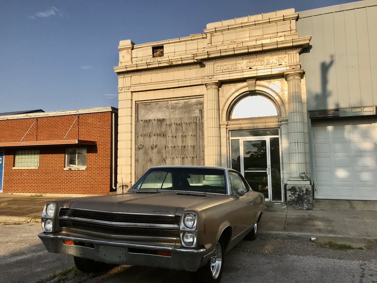 ChickenJoeSTL's tweet image. Photos from my archives
Mounds Illinois, 2021
Lafayette Square, St Louis, 2022;
Bevo, St Louis, 2023;
Englewood, Chicago, 2024