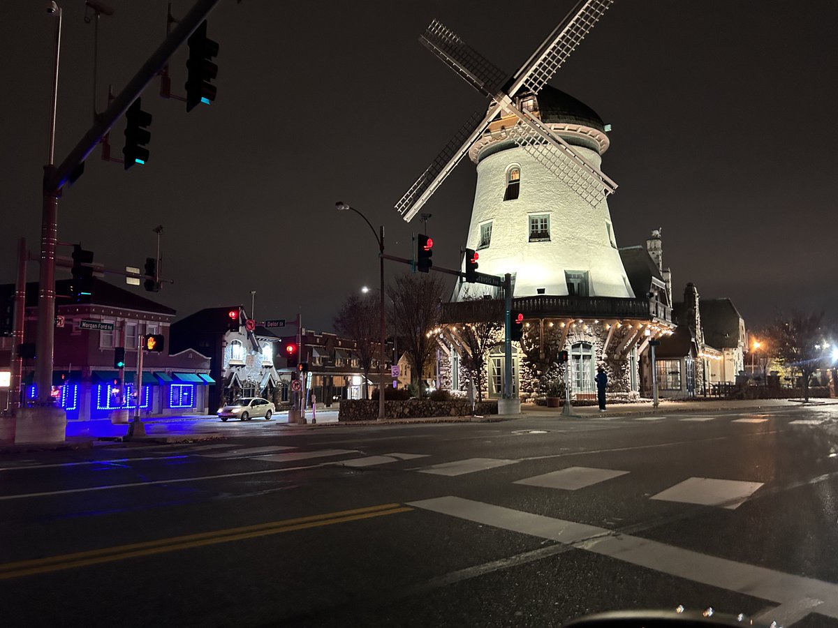 ChickenJoeSTL's tweet image. Photos from my archives
Mounds Illinois, 2021
Lafayette Square, St Louis, 2022;
Bevo, St Louis, 2023;
Englewood, Chicago, 2024