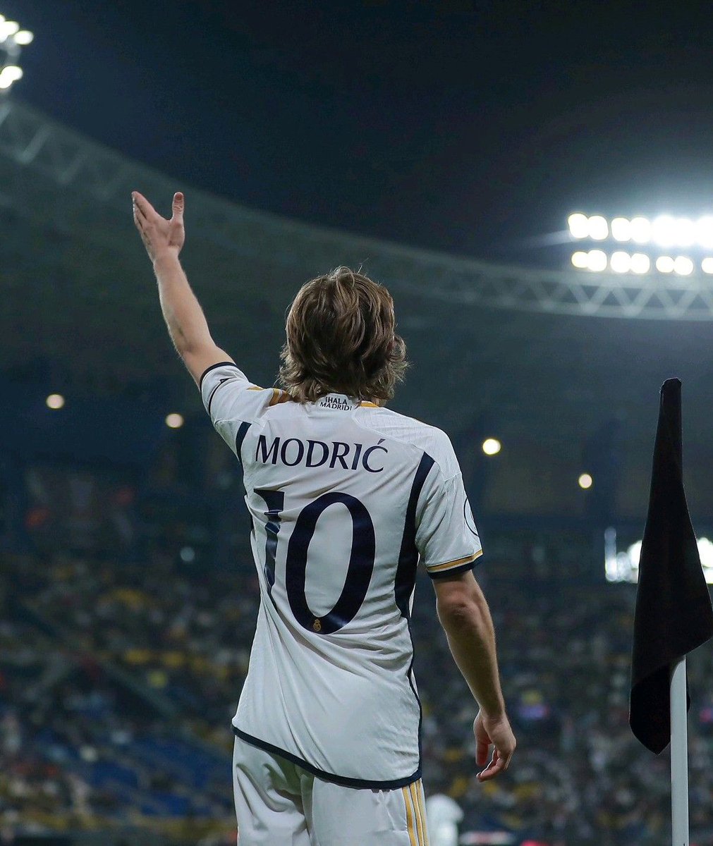 TheFootySage's tweet image. No hate to Mbappe but there will only ever be one iconic #10 Real Madrid player for me