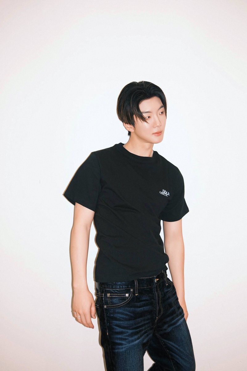 ygselect's tweet image. WINNER가 먼저 입어봤어요👕💙
- WINNER CONCERT [IN OUR CIRCLE] MD PREVIEW

🐣𝗬𝗢𝗢𝗡 👉 RINGER T-SHIRT
🐰𝗝𝗜𝗡𝗨 👉 PLANET T-SHIRT_BLACK
🦁𝗛𝗢𝗢𝗡𝗬 👉 PLANET T-SHIRT_BLACK

콘서트 현장에서 더 많은 MD가 기다리고 있어요👀 
놓치지 말고 확인해보세요!

📍MD 부스 위치 (Venue)
-…