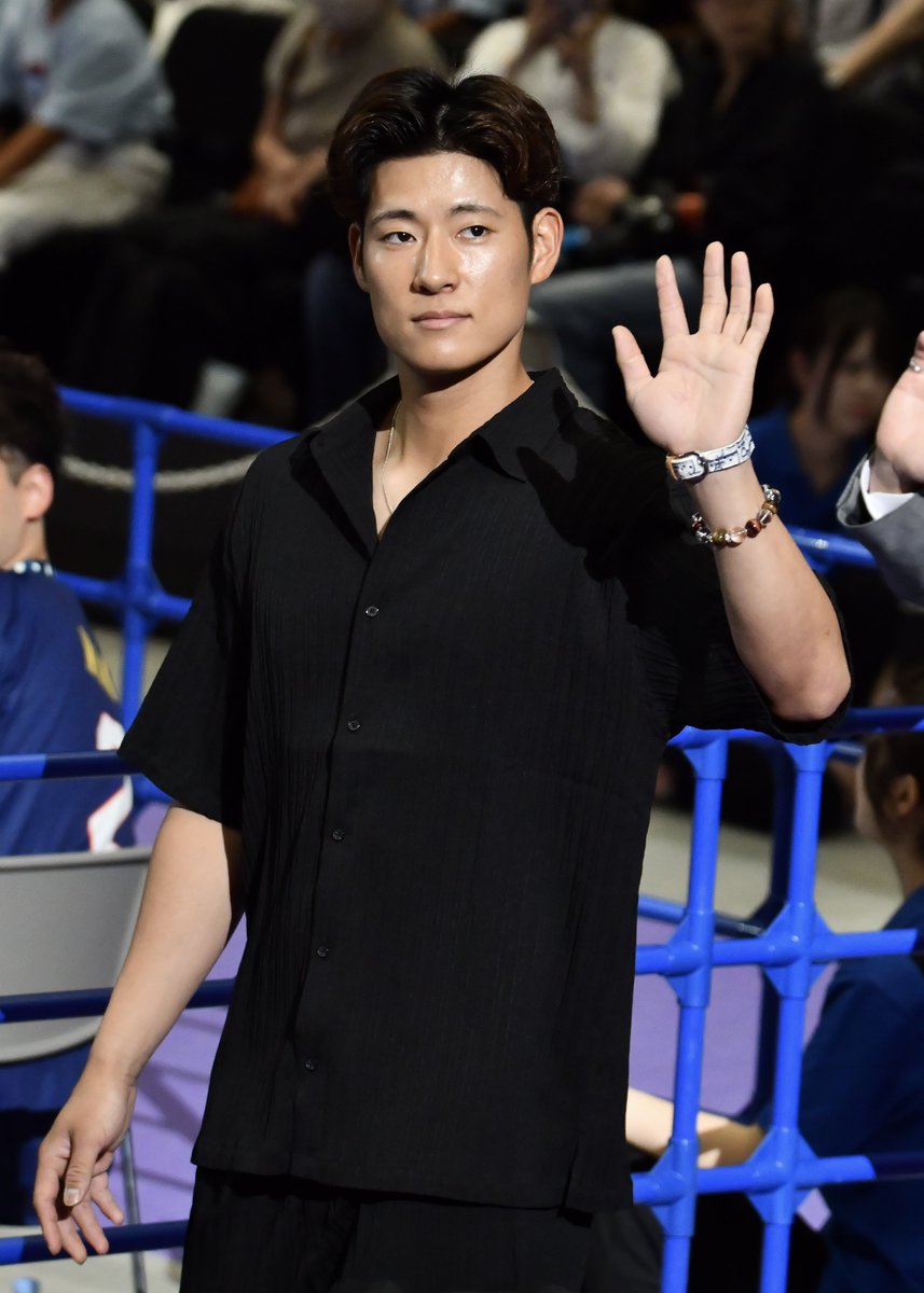 pooh_photo_1011's tweet image. オールスタースペシャルステージ

上林の私服、バチクソにカッコよかった！

 #上林誠知
 #中日ドラゴンズ
 #Dragons