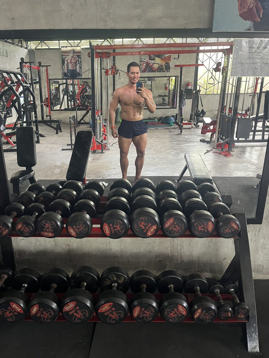 บวมหน่อยช่วงนี้ ทำน้ำหนักไป 90 โลอยุ่