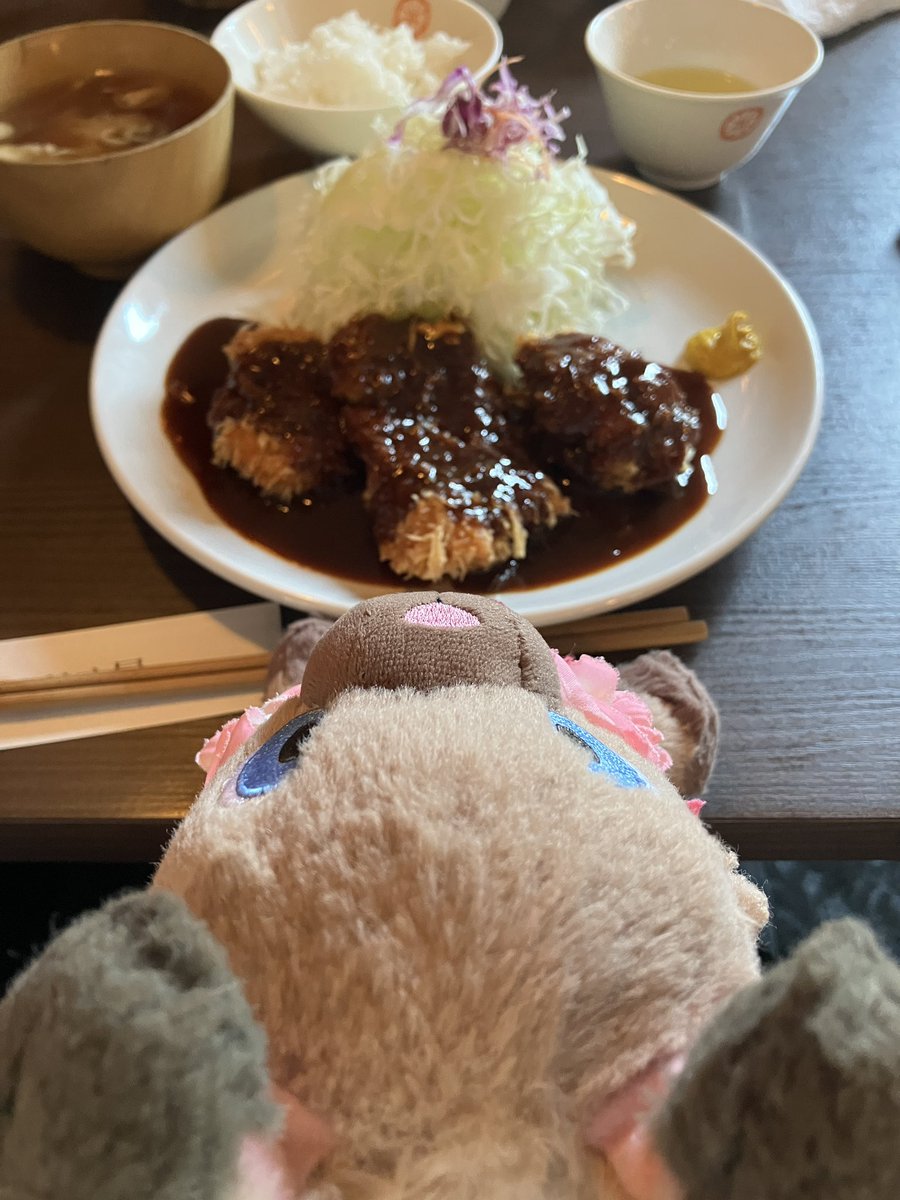tier1kun's tweet image. いわんこ、みそかつにちょうせん…

ぺろ👅

あまっからくておいしーね❣️🐶

 #ポケモンのいる生活 #イワンコといっしょ