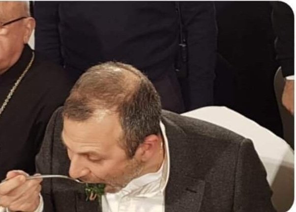 يقول #جبران_باسيل : إكتشفوا البارود في خطة الكهرباء

يا عالم يل هووووو
التغذية الكهربائية تحسنت ، وشراء الفيول يتم بواسطة الجباية

يا عالم يا هووووو 
الوزير #جو_الصدي إكتشف إن سلف الخزينة لشراء الفيول بدل الإستغناء عنها ذهبت إلى جيوب الوزراء و على رأسهم #وزير_اللقلوق #جبران_باسيل