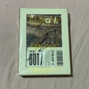 wts lfb ph onhand

got7 flight log arrival yugyeom signed album from mwave
🫧 qyop, no lowballing (i have a price in mind but i can match ur budget)
🫧 in very good quality 

1 week reservation or payo
🫧 gcash, paypal, bdo
🫧 ww / ph ✅

rfs: dental school funds

dm to claim!