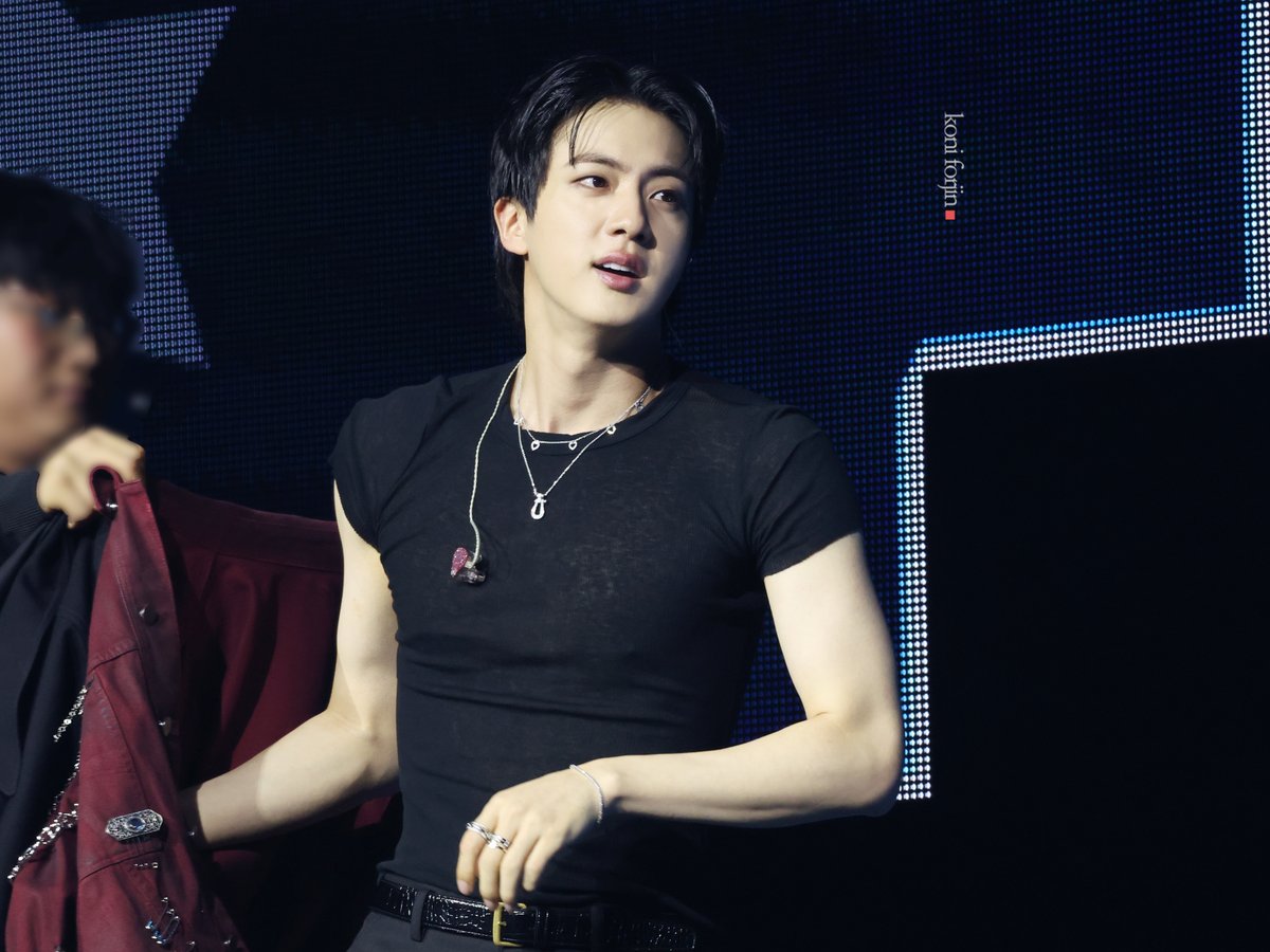 btsforever1207's tweet image. 250723 Dallas day2 HD
#๋ฐฉํ์๋
๋จ์ง #JIN #์ง #Jin_Echo #RUNSEOKJIN_epTOUR_Dallas #RUNSEOKJIN_epTOUR_Dallas_DAY2
