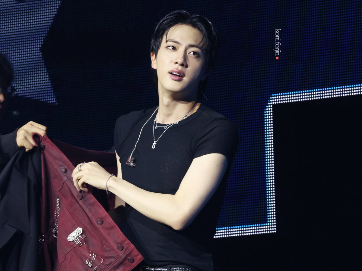 btsforever1207's tweet image. 250723 Dallas day2 HD
#๋ฐฉํ์๋
๋จ์ง #JIN #์ง #Jin_Echo #RUNSEOKJIN_epTOUR_Dallas #RUNSEOKJIN_epTOUR_Dallas_DAY2