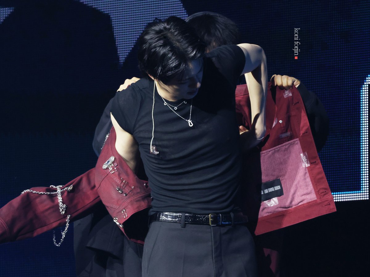 btsforever1207's tweet image. 250723 Dallas day2 HD
#๋ฐฉํ์๋
๋จ์ง #JIN #์ง #Jin_Echo #RUNSEOKJIN_epTOUR_Dallas #RUNSEOKJIN_epTOUR_Dallas_DAY2