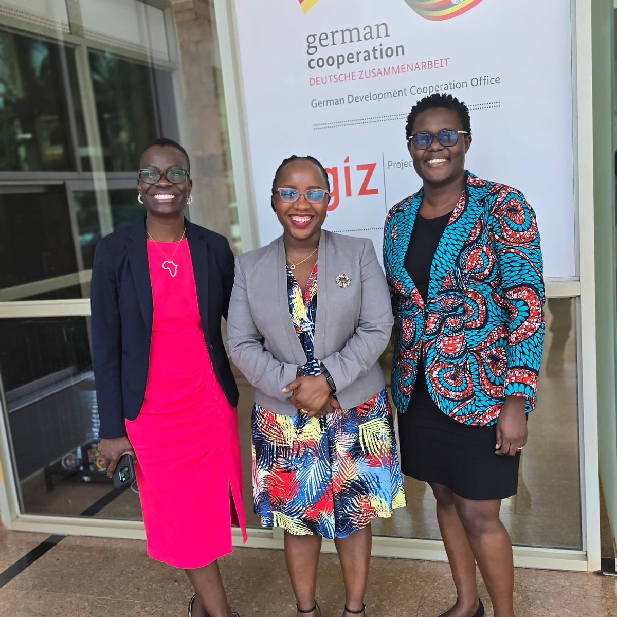GCSP_Uganda's tweet image. ποΈWe hosted a powerful #GenderEquality webinar with key experts @nrizzan, @BrendaAkia and @Eloneainebyoona. π€
They unpacked how accountability mechanisms help ensure governments uphold women's rights & dignity under the UN #CEDAW framework. π¬βοΈ