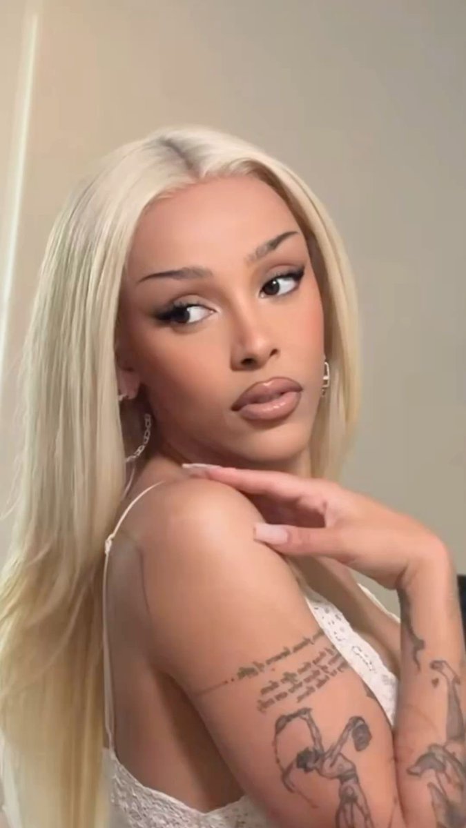 DojaHubs's tweet image. Which VIE track are you most excited for and who do you want to see on the album ??? #VIE #DojaCat