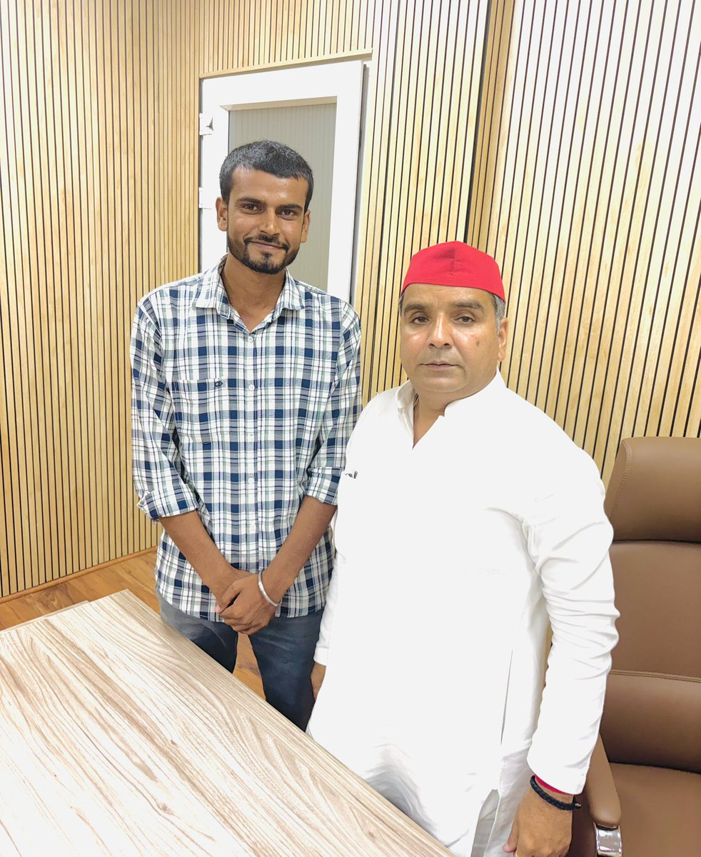 Ravi Yadav Sambhal (@ravia2y) on Twitter photo हमारे परिबार का दुःख में साथ देने बाले आज़मगढ़ के लोकप्रिय सांसद माननीय भैया श्री धर्मेंद्र यादव जी से दिल्ली कोठी पर मिल कर परिवार की तरफ़ से भैया जी के लिए दिल से आभार व्यक्त किया,🙏❣️❣️
<a href="/MPDharmendraYdv/">Dharmendra Yadav</a> ji हमारे परिबार का दुःख में साथ देने बाले आज़मगढ़ के लोकप्रिय सांसद माननीय भैया श्री धर्मेंद्र यादव जी से दिल्ली कोठी पर मिल कर परिवार की तरफ़ से भैया जी के लिए दिल से आभार व्यक्त किया,🙏❣️❣️
<a href="/MPDharmendraYdv/">Dharmendra Yadav</a> ji