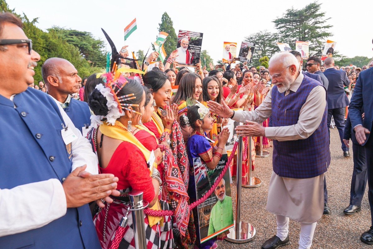 Sachin Singh (@isachinthakur02) on Twitter photo рдкреНрд░рдзрд╛рдирдордВрддреНрд░реА рдореЛрджреА рдЬреА рдЗрдВрдЧреНрд▓реИрдВрдб рдХреА рдЖрдзрд┐рдХрд╛рд░рд┐рдХ рдпрд╛рддреНрд░рд╛ рдкрд░ рд╣реИрдВ, рдЗрдВрдЧреНрд▓реИрдВрдб рдореЗрдВ рд▓реИрдВрдб рдХрд░ рдЪреБрдХреЗред
рдХреБрдЫ рд╕рдордп рдкрд╣рд▓реЗ рднрд╛рд░рдд рдФрд░ рдмреНрд░рд┐рдЯреЗрди рдХреЗ рдмреАрдЪ рдлреНрд░реА рдЯреНрд░реЗрдб рдПрдЧреНрд░реАрдореЗрдВрдЯ рд╣реБрдЖ рдерд╛,рдЕрдм рднрд╛рд░рддреАрдп рдХреИрдмрд┐рдиреЗрдЯ рд╕реЗ рднреА рдордВрдЬреВрд░реА рдорд┐рд▓ рдЧрдИред
рдЙрд╕реА рдлреНрд░реА рдЯреНрд░реЗрдб рдПрдЧреНрд░реАрдореЗрдВрдЯ рдХреЛ рд▓рд┐рдЦрд┐рдд рд░реВрдк рдореЗрдВ рдХрд░рдиреЗ рдХреЗ рд▓рд┐рдП рдореЛрджреА рдЬреА рдХреА рдЗрдВрдЧреНрд▓реИрдВрдб рдпрд╛рддреНрд░рд╛ рд╣реЛ рд░рд╣реА рд╣реИред рдкреНрд░рдзрд╛рдирдордВрддреНрд░реА рдореЛрджреА рдЬреА рдЗрдВрдЧреНрд▓реИрдВрдб рдХреА рдЖрдзрд┐рдХрд╛рд░рд┐рдХ рдпрд╛рддреНрд░рд╛ рдкрд░ рд╣реИрдВ, рдЗрдВрдЧреНрд▓реИрдВрдб рдореЗрдВ рд▓реИрдВрдб рдХрд░ рдЪреБрдХреЗред
рдХреБрдЫ рд╕рдордп рдкрд╣рд▓реЗ рднрд╛рд░рдд рдФрд░ рдмреНрд░рд┐рдЯреЗрди рдХреЗ рдмреАрдЪ рдлреНрд░реА рдЯреНрд░реЗрдб рдПрдЧреНрд░реАрдореЗрдВрдЯ рд╣реБрдЖ рдерд╛,рдЕрдм рднрд╛рд░рддреАрдп рдХреИрдмрд┐рдиреЗрдЯ рд╕реЗ рднреА рдордВрдЬреВрд░реА рдорд┐рд▓ рдЧрдИред
рдЙрд╕реА рдлреНрд░реА рдЯреНрд░реЗрдб рдПрдЧреНрд░реАрдореЗрдВрдЯ рдХреЛ рд▓рд┐рдЦрд┐рдд рд░реВрдк рдореЗрдВ рдХрд░рдиреЗ рдХреЗ рд▓рд┐рдП рдореЛрджреА рдЬреА рдХреА рдЗрдВрдЧреНрд▓реИрдВрдб рдпрд╛рддреНрд░рд╛ рд╣реЛ рд░рд╣реА рд╣реИред