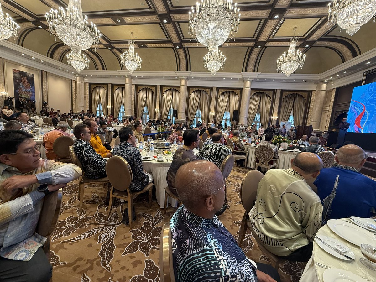 NgaKorMing's tweet image. Setelah mengumumkan 5 berita baik “bersama Malaysiaku” semlm, hari ini YAB PMX @anwaribrahim pula meluncurkan inisiatif “Sejahtera Madani” bersama sektor korporat utk memberi sumbangan kpd rakyat dlm aspek pendidikan, perumahan,pendapatan dlL.
Madani for all!! 🫶🏼♥️