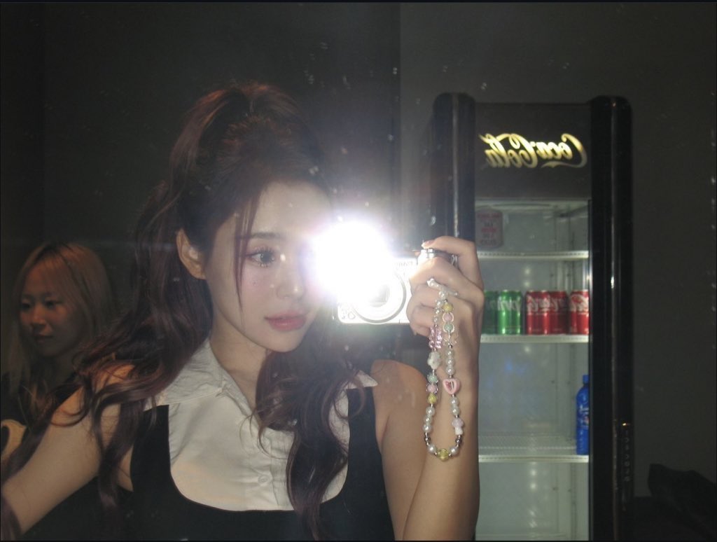 thinkergahyun's tweet image. 