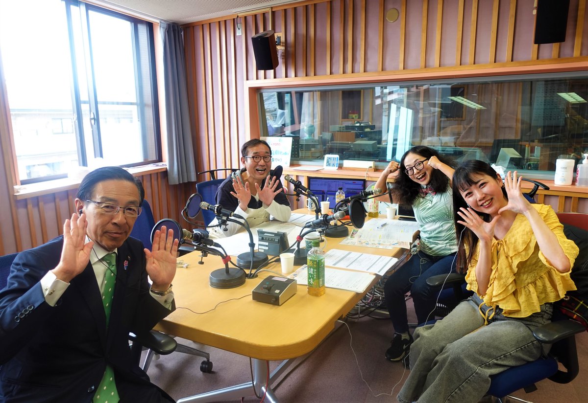 KyotoPrefPR's tweet image. /
本日7/28(月) 12時~放送📣
#トークRUN (「となりの森谷さん」内、KBS京都ラジオ)
\
#西脇知事 が出演!
ラジオパートナーは、お笑い芸人の #アルミカン♪
<内容>
✅GATEWAY.KYOTO「日本画」について
番組HP⏬
kbs-kyoto.co.jp/radio/mori/ind…