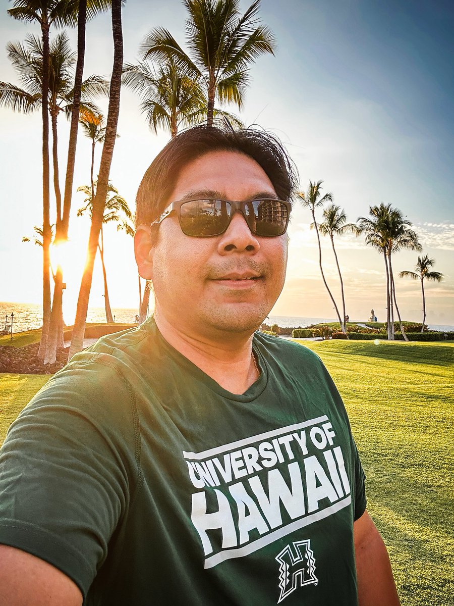 Those Kona sunsets 🌅 #GoBows