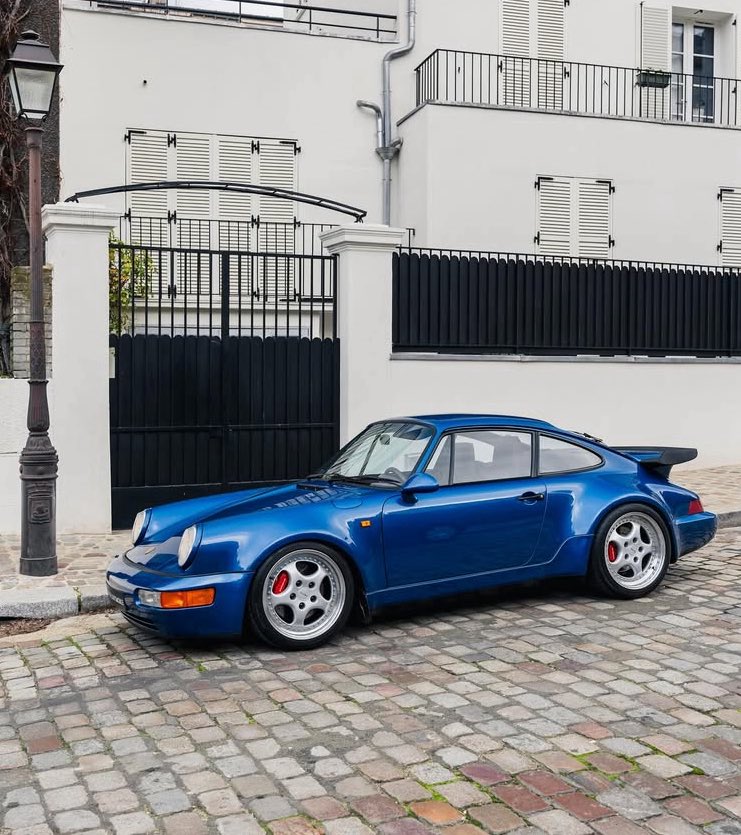 Jordan92338366's tweet image. 964 Turbo in Cobalt Blue 💙💜