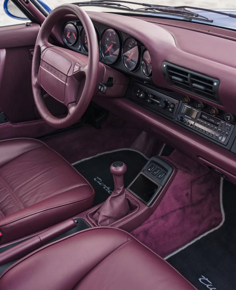 Jordan92338366's tweet image. 964 Turbo in Cobalt Blue 💙💜