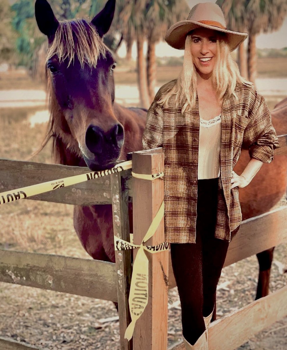 🌾🐎 When you think of cowboys and cowgirls, you might picture the Wild West… but did you know that #Florida got there first—dating all the way back to the 1500s? The Sunshine State is home to Cracker Cowboys, cattle ranches, and top rodeos 🐎🤠🤎 #TravelAndWork #cowboy #cowgirl