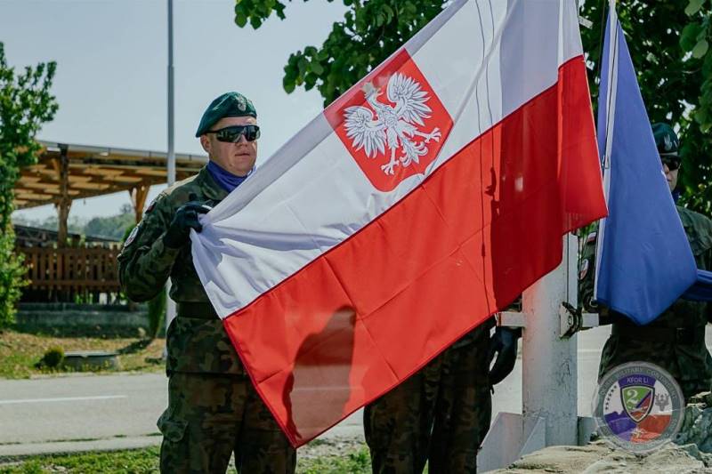 DowOperSZ's tweet image. 🎖 Medal Parade LI zmiany #PKWKFOR 🇵🇱🇽🇰
W bazie Camp Novo Selo w Republice Kosowa odbyła się uroczysta ceremonia wręczenia medali, w której uczestniczył Zastępca Dowódcy misji @NATO_KFOR , gen. bryg. Cahita Iricana.
Podczas uroczystości żołnierze LI zmiany Polskiego…