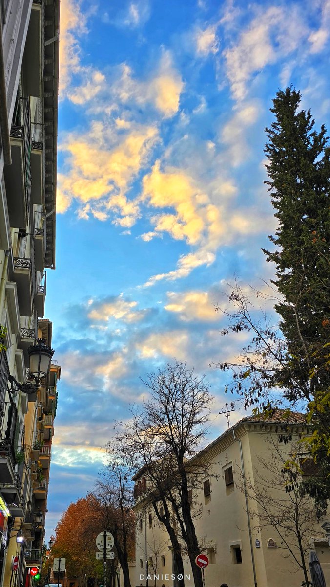 Crestas #Granada #Andalucía #fotodeldía #streetphotography #sunsetphotography #sunset