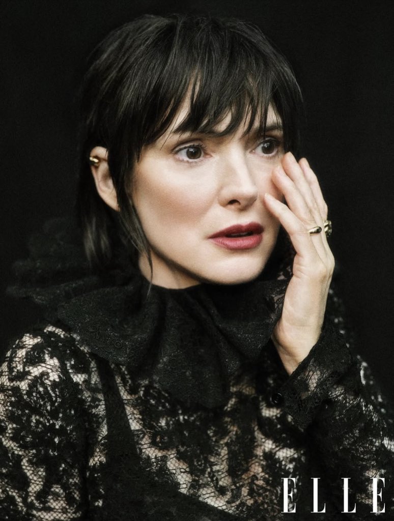 BESTOFWlNONA's tweet image. Winona Ryder graces the cover of Elle magazine.