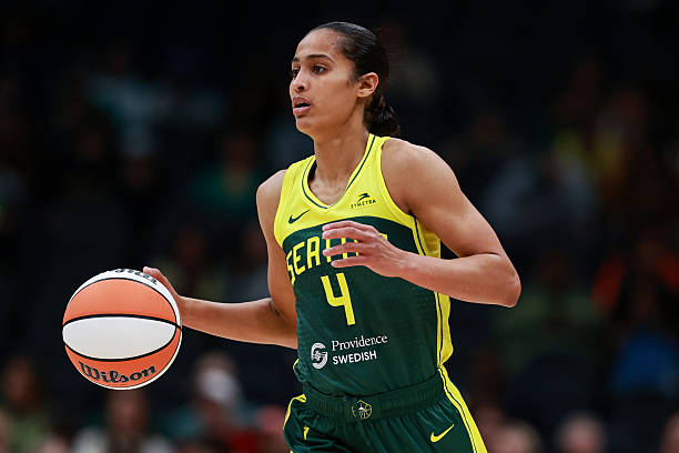 DailyNBAStats's tweet image. 2025 WNBA Assist Leaders (As of July 23rd):
Alyssa Thomas (PHX) - 171 ast
Courtney Williams (MIN) - 151 ast
Skylar Diggins (SEA) - 134 ast
Kelsey Plum (LAS) - 128 ast
Natasha Cloud (NYL) - 123 ast
Sabrina Ionescu (NYL) - 119 ast
Veronica Burton (GSV) - 118 ast