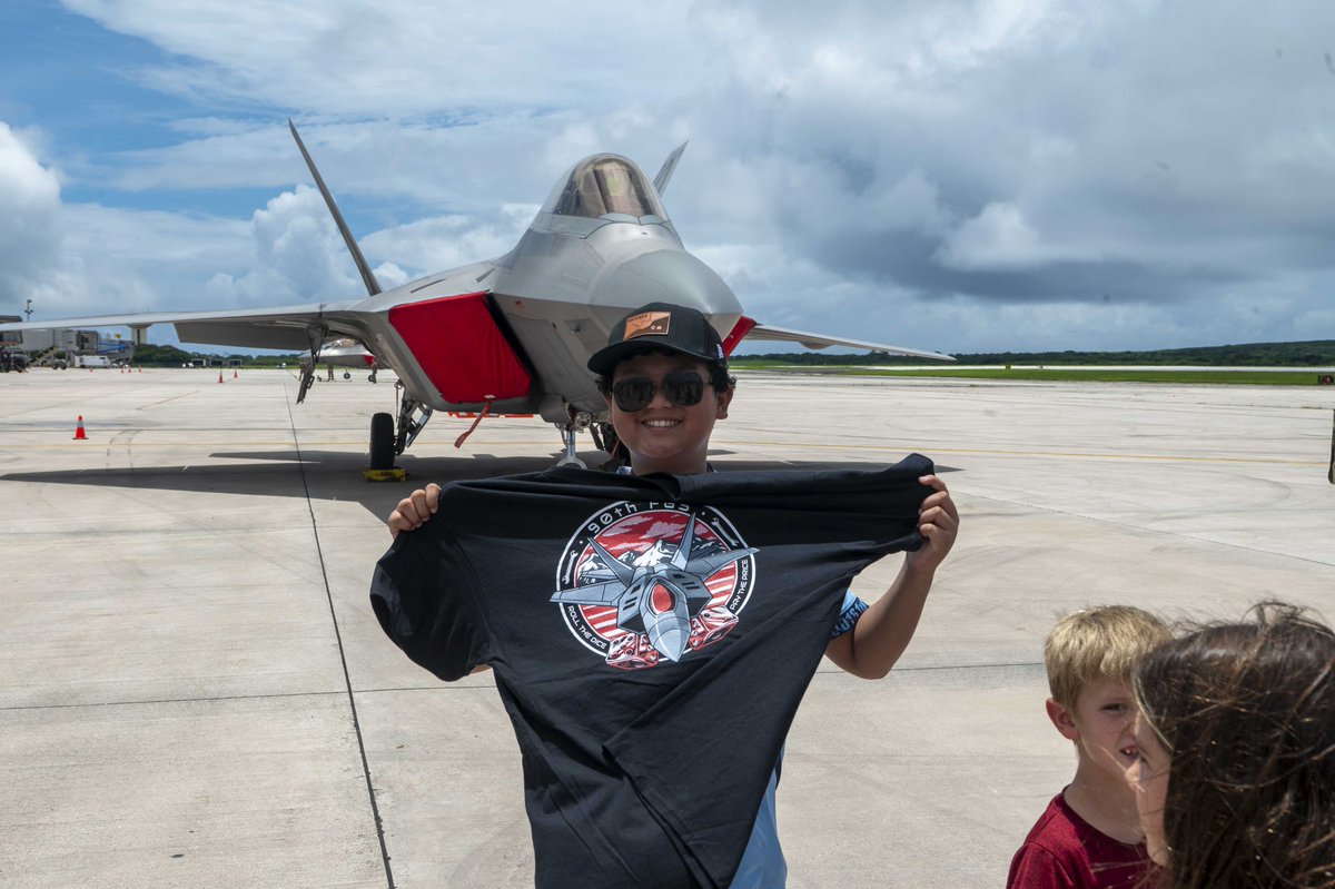 PACAF's tweet image. Friends in the Pacific ✈️
PACAF Airmen spent time connecting with local communities in Saipan and Palau this week. These events gave the public an opportunity to interact with Airmen and learn about what we do.
#NorthernMarianaIslands #F22 #F35A #REFORPAC25