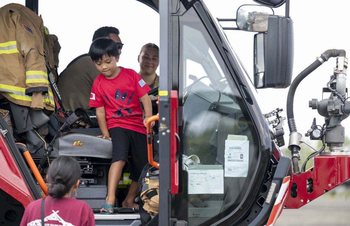 PACAF's tweet image. Friends in the Pacific ✈️
PACAF Airmen spent time connecting with local communities in Saipan and Palau this week. These events gave the public an opportunity to interact with Airmen and learn about what we do.
#NorthernMarianaIslands #F22 #F35A #REFORPAC25