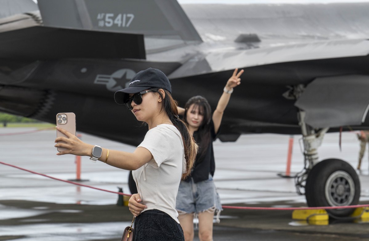 PACAF's tweet image. Friends in the Pacific ✈️
PACAF Airmen spent time connecting with local communities in Saipan and Palau this week. These events gave the public an opportunity to interact with Airmen and learn about what we do.
#NorthernMarianaIslands #F22 #F35A #REFORPAC25